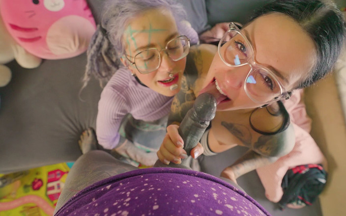 Anuskatzz: Trio anal en POV avec une bite tatouée et une...