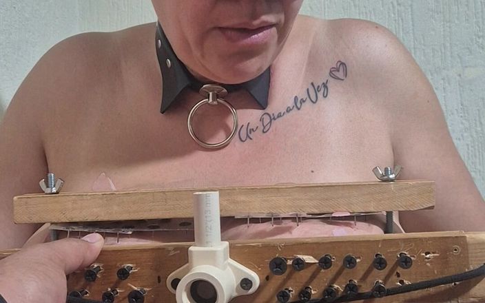 Submissive Susanna: БДСМ на себя с игрой с воском