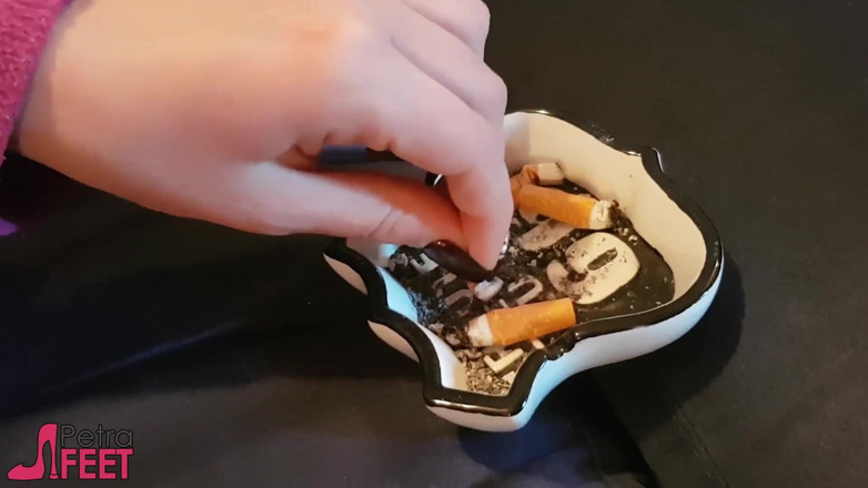 Smokin Fetish: O fată italiană irezistibilă adoră trabucurile