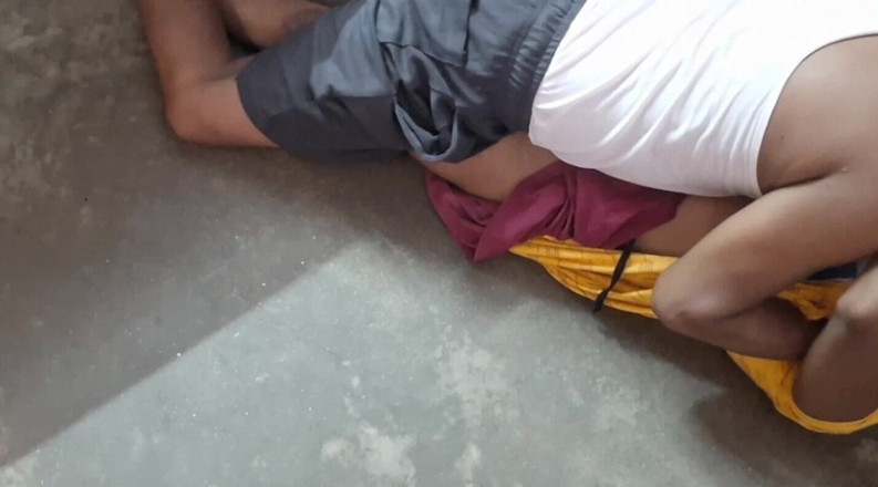 Sumaj: คู่รักวิทยาลัยอินเดียมันส์กับการเย็ดในบ้าน