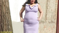 Crazy pee girls: Verrücktes bbw-mädchen pinkelt auf der straße