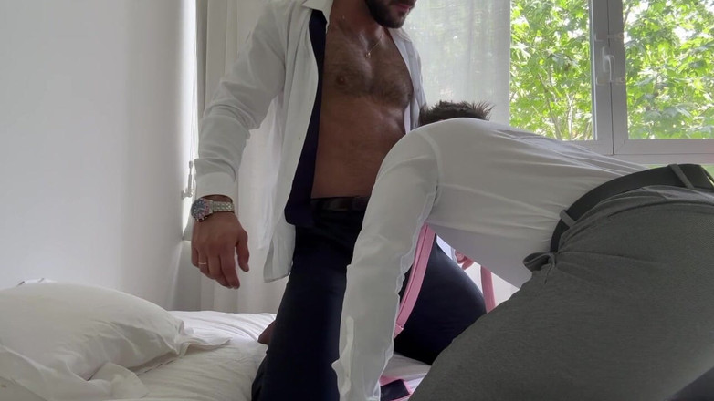 John Brachalli: Fucking dengan tali leher