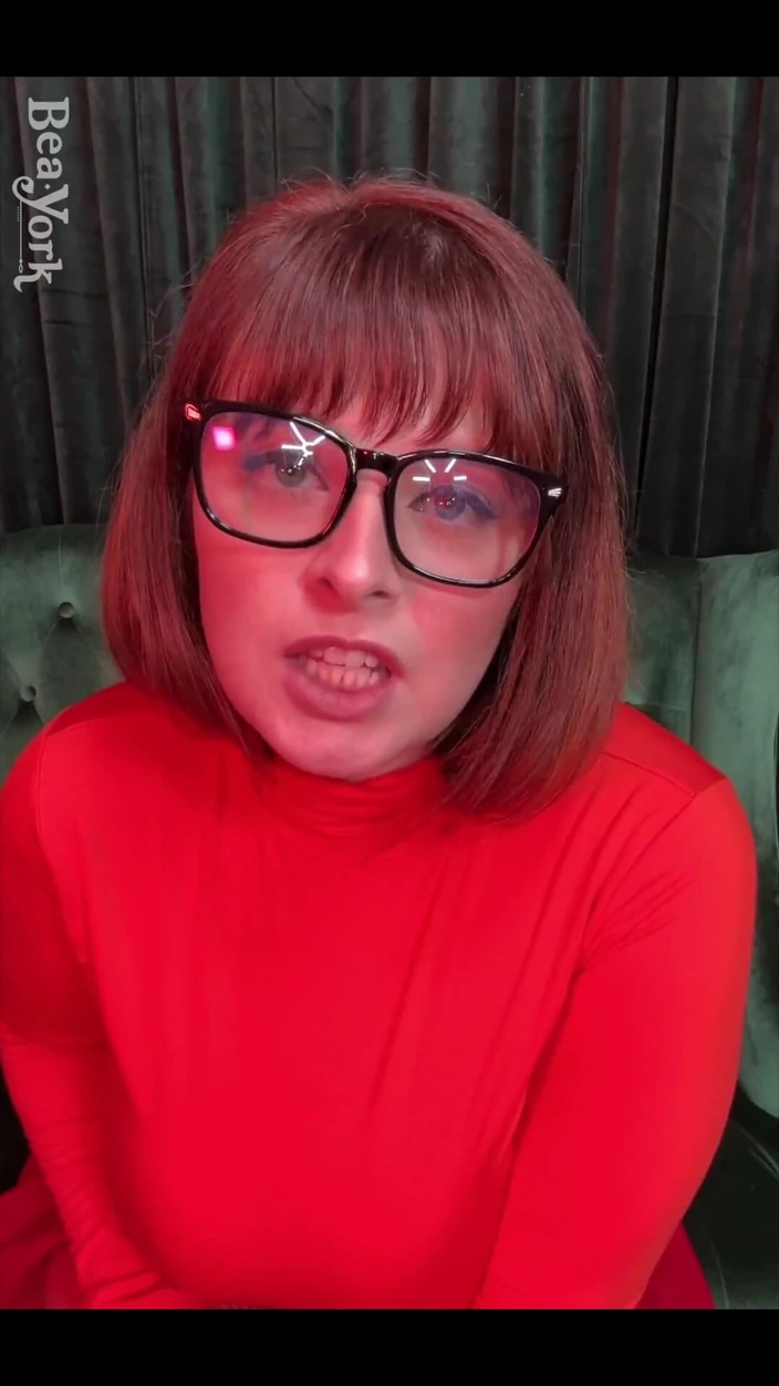 Bea York: Jinkies, agora é sua chance de se masturbar para sua garota...