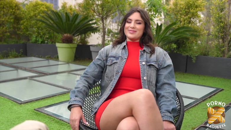Porno Baguette: ローリー、セクシーなブルネット、2つのコックに犯される