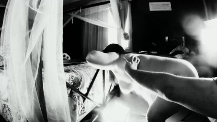 SexyNEBBW: 四根手指和一个湿润的阴户（b&w）