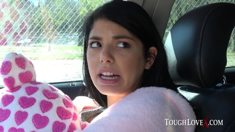 ToughLoveX: Gina Valentina potrestána za to, že je špatná holka