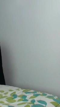两个继妹忙于化妆和不化妆