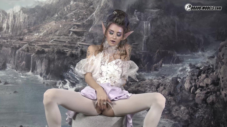 Bravo Models Media: 429 - Adelle Unicorn