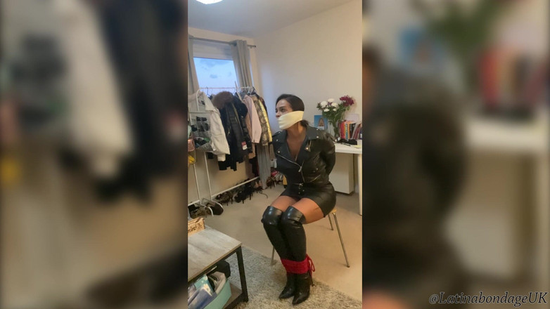 Latina Fetish: Latina Svázaná a Gagged s Mikrofoam (hd)