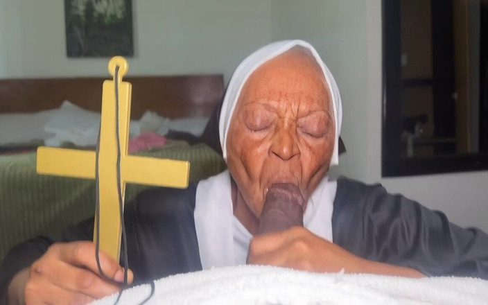 BongoXXX: Die Alte-oma Kam, Um Meine Dämonen Rauszutreiben