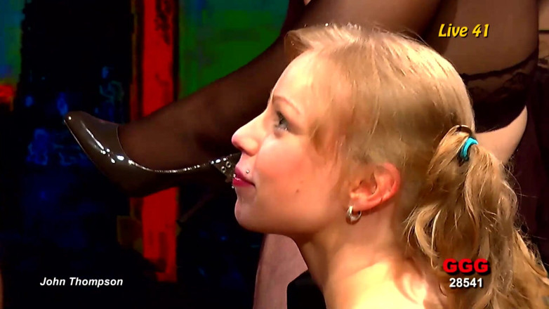 GGG John Thompson Studio: GGG — блондинка MILF з великими грудьми отримує груповий секс від групи хлопців у клубі — ggg у живому виступі