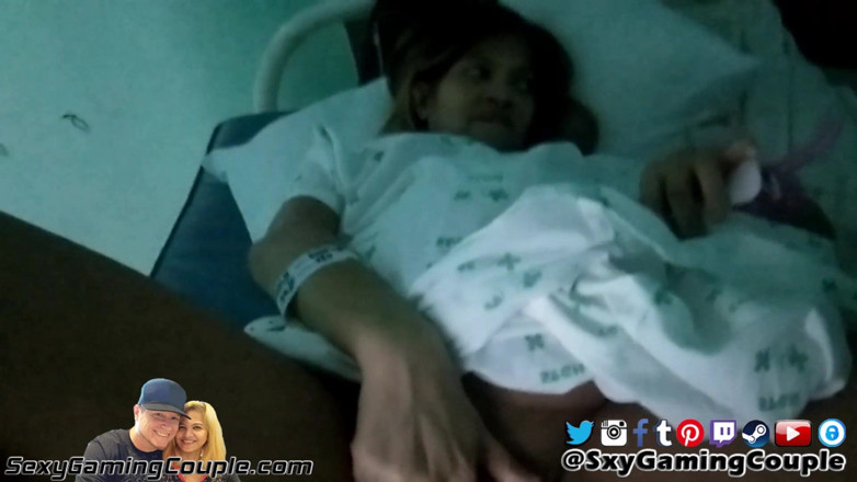 SexyGamingCouple: Asiática embarazada muestra el coño en el hospital