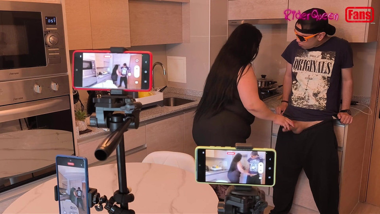 Riderqueen: Wideo dla fanów - pasierb odwiedza macochę w kuchni