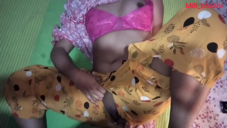 Mili bhabi: Indisk 18+ smutsig tjej mili ridning polis stor kuk hon cum...