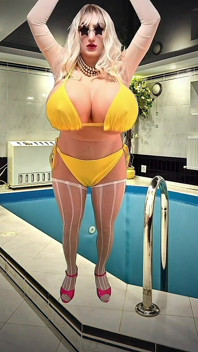 Exhibiționistă în bikini galbenă club