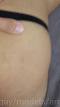 Femboy v mrdce je celá díra ošukaná velkým čůrákem taťkova majitele! Výhradní!