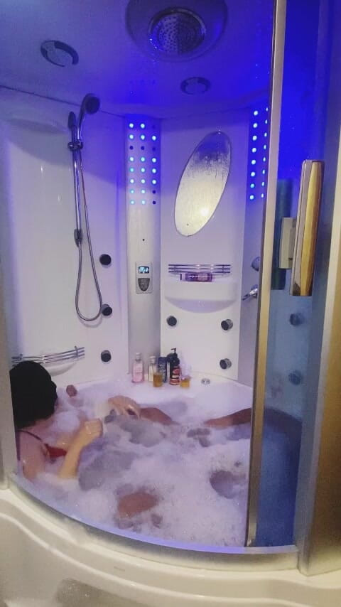 Six my and wife: Pasangan arab bersenang-senang di kamar mandi