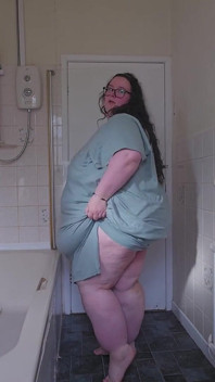 Belly Play in the Bathroom with SSBBW Goddess