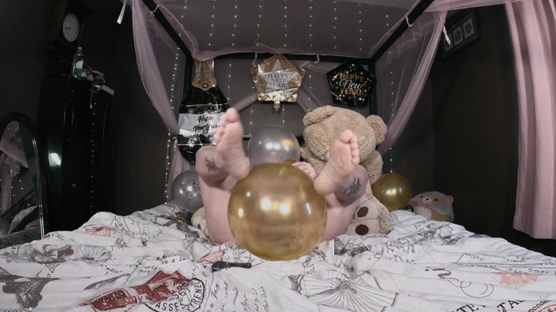 SexyNEBBW: Sexy BBW balloon popping New Years