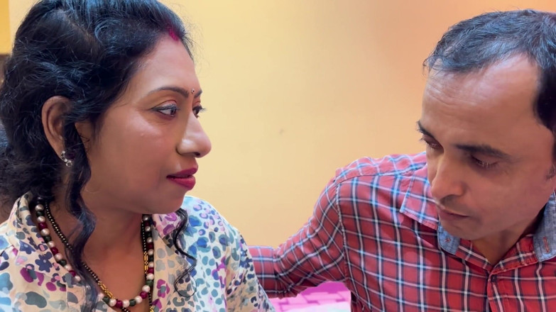 MrsEntertainer: Biwi Ko Bola apne Chef Ko muschi Kamsutra Ras Pilane...