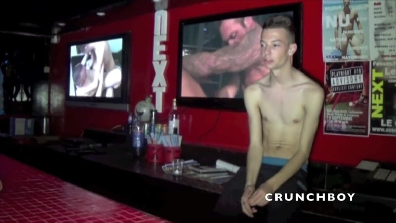 Crunch Boy: Zo sexy Franse twink in haar kont geneukt