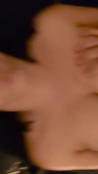 J’étais tellement excitée que j’ai joui deux fois ! J’adore me faire baiser !