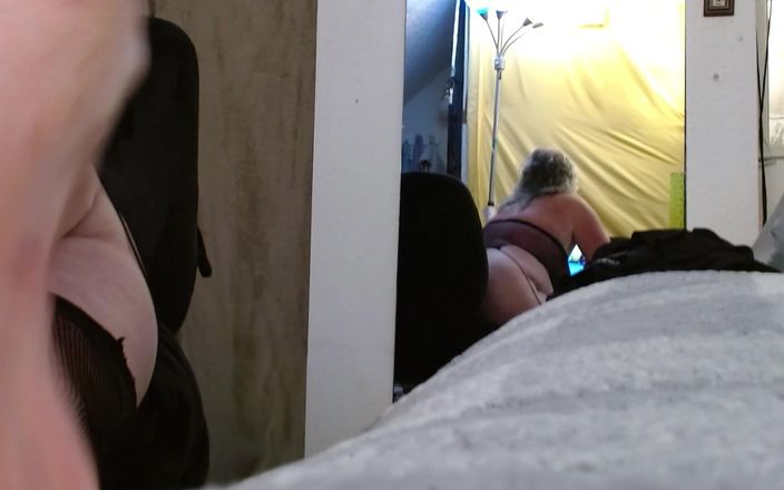dawnskye1962: 1247 More Thigh Shaking From Below From Thick and Curvy...
