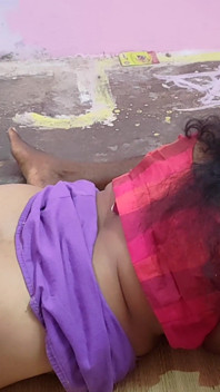 Tante bückte sich und las etwas und ich spielte mit ihrem höschen hinter ihr und sie sah, dass ich sex mit ihr hatte