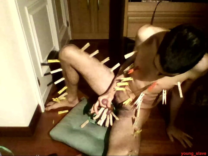 Slave Sparrow: Nô lệ bdsm mặc quần áo