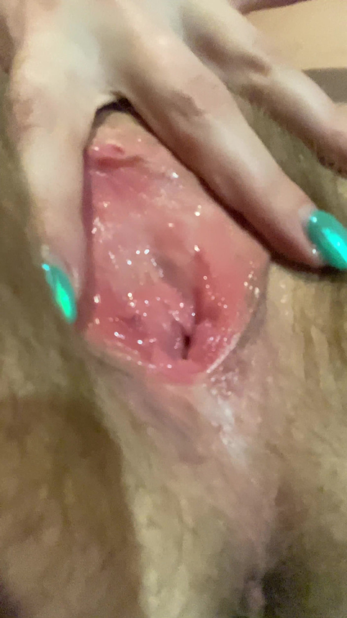 Hairy couple: Pizdă foarte păroasă open gape și masturbare 4K 60fps