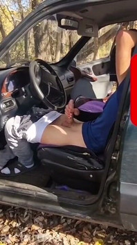 Ho Spiato Un Ragazzo Etero Mentre Si Masturbava Il Suo Enorme Pene in Macchina E Gli Ho Fatto Una Sega.