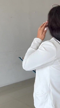 Una Agente latin inmobiliaria follada durante una visita para vender su propiedad