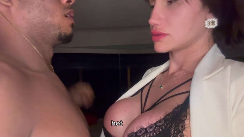 Agatha Lyra: 穿上它！圣保罗最好的吻来自我。