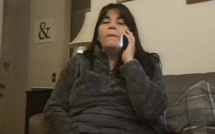 Mommy big hairy pussy: Cell Phone Call Causes MILF to Masturbate