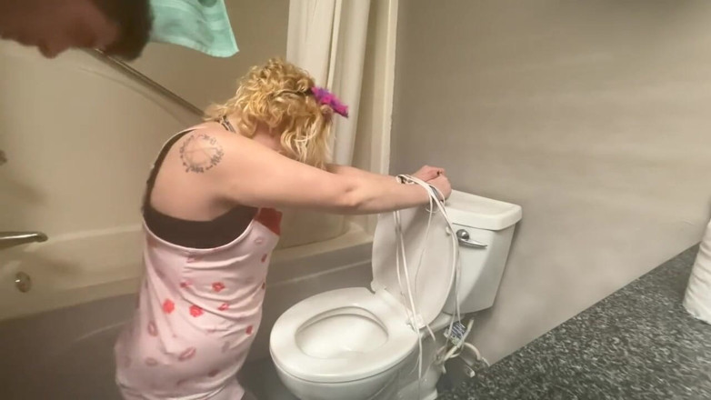 KITTYBOOBOOFUXX: 화장실에 묶여