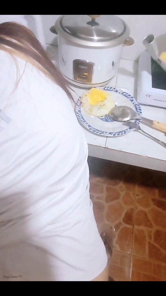 Vixenn Cruz: 아침 식사를 요리하는 동안 따먹히는 간다