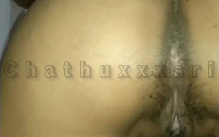 Chathuxxxsri: Mijn poesje maakt plassen en creampie