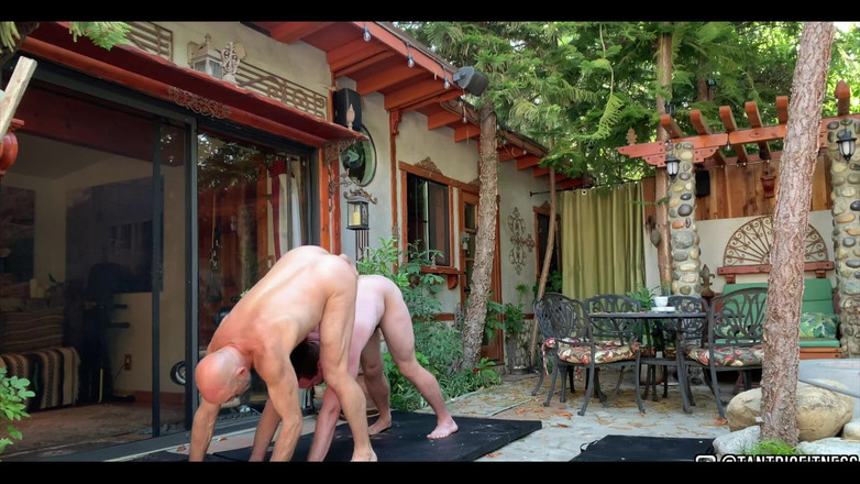 Tantric Fitness: Красивый, талантливый и хорошо с большой елдой