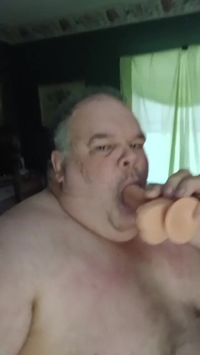 Sucking Dildo (Gay daddy) Sucking Dildo (Gay daddy)
