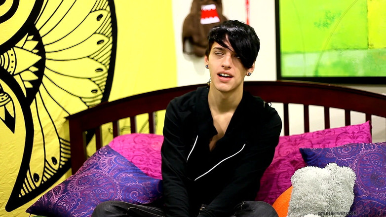 Lollipop Twinks: Emo Cutie Jae Landen es una verdadera novia!