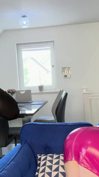 Linda Sumisa Abre Sus Piernas Y Recibe Nalgadas Por Mami Dom