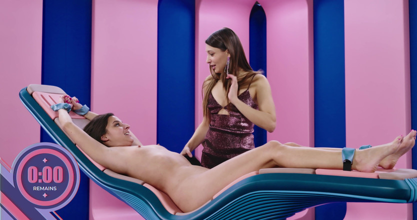 Tickling Show: Amirah Adara
