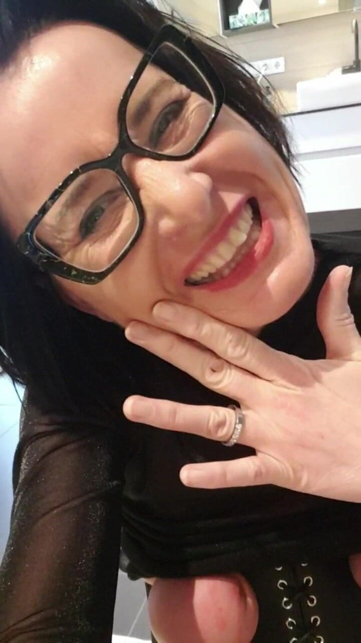 JulieEroticDress: 줄리의 익스트림 오르가즘