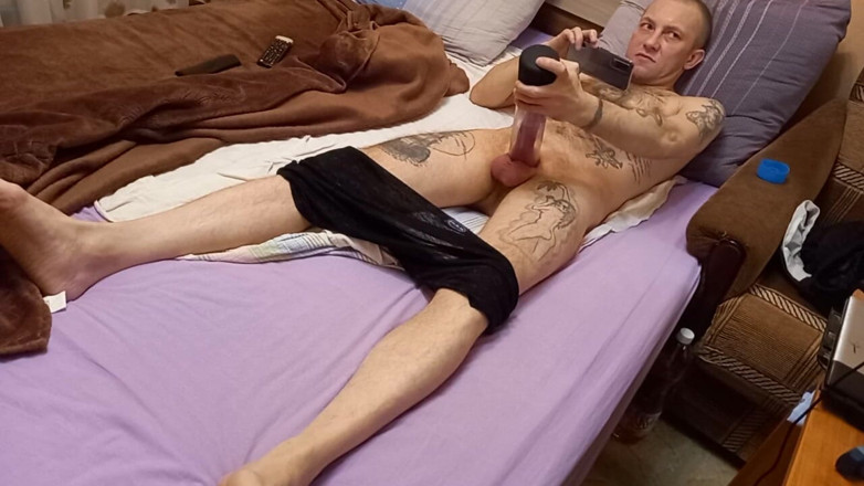 Zona901: After the pump, the mother-in-law jerks off my cock