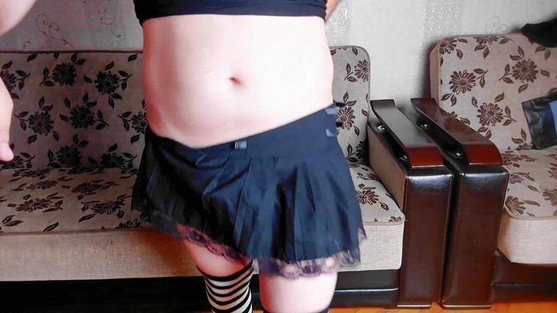 Kitty_Cross: Crossdresser seksi pamer tubuh aduhainya dengan gaya yang aduhai