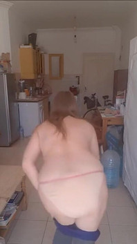 Tarian tip yang bagus... akhirnya menari telanjang... Lihatlah bagaimana menari payudara besarku...