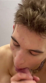 Alex's arsch besamt
