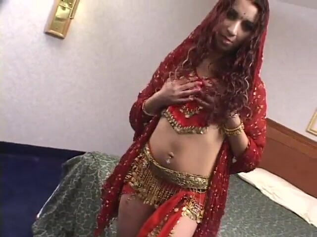 Anal seduction: Vũ công bụng gợi cảm được khoan sâu hậu môn trên...