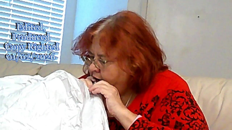 BBW nurse Vicki adventures with friends: BBW mogen rödhårig sjuksköterska Vicki blåser upp uppblåsbar snögubbe för...