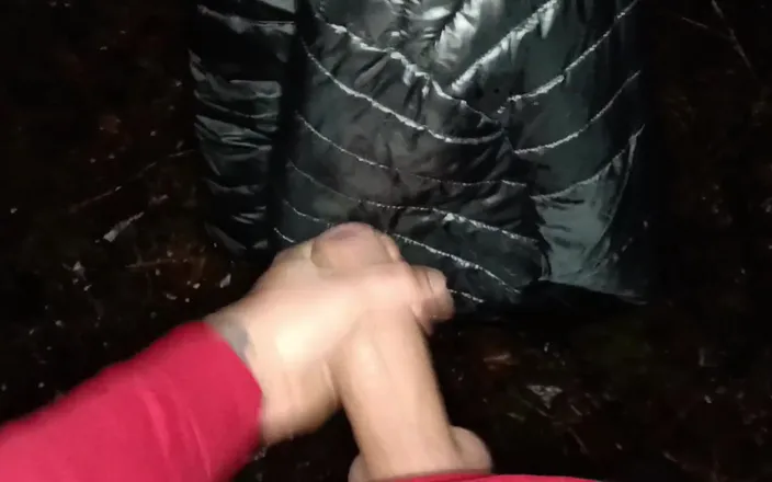 Idmir Sugary: Outdoor Jerking and Cumshot with Winter Shiny Jacket